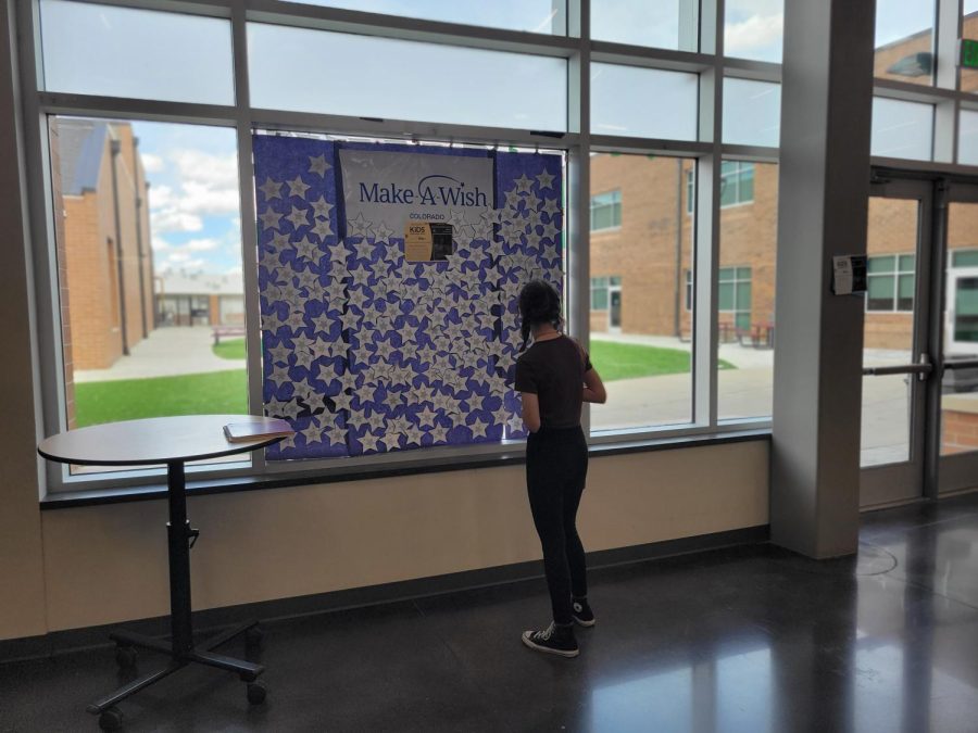 Savannah Klemisch (09) looks at the star board in the cafeteria during one of her classes. Key Club put the star board in the cafeteria to make it noticeable. (Reagan Annable)