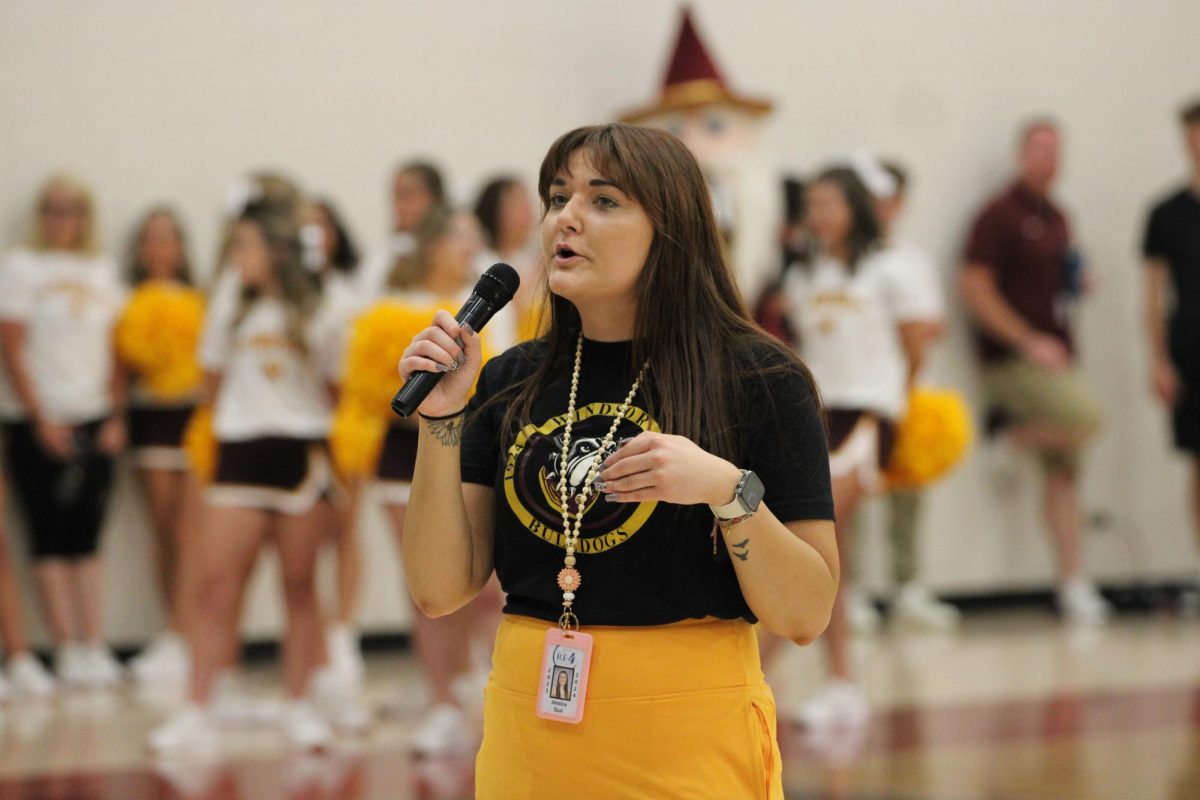 Jessica Teal (staff) speaks in front of more than 260 freshmen during freshman invasion on Aug. 14. As the Link Leader coordinator, she helped prepare the events of the day and benefitted from Link Crew when she was in high school as well.